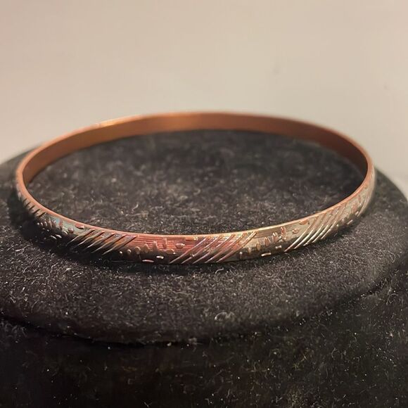 7.5” solid metal copper tone bangle bracelet etched all around w/striped & wheat - Picture 4 of 9